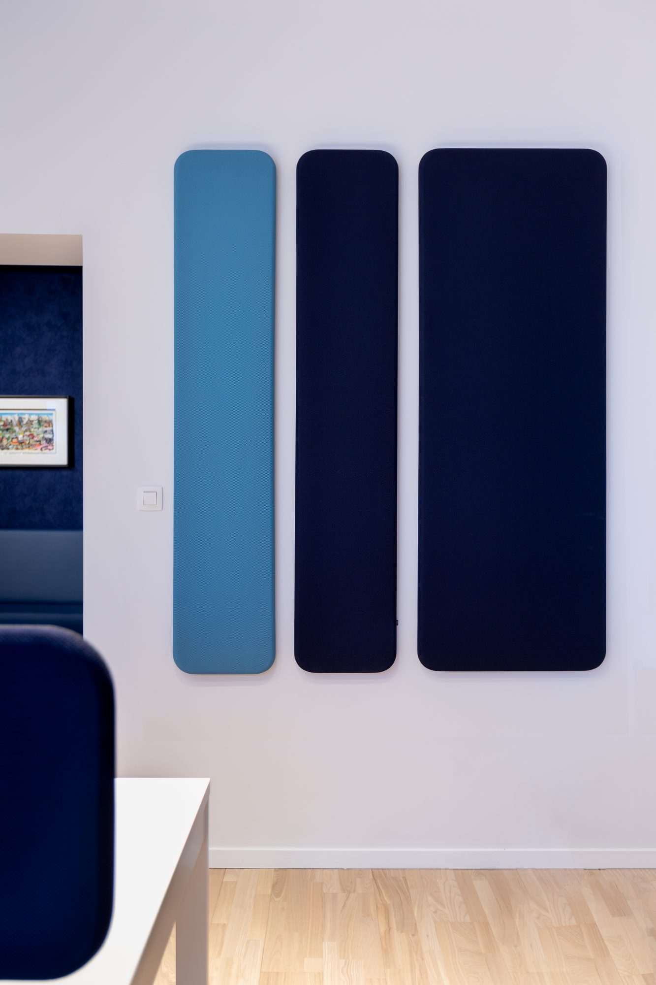 Brugmann 421 — Triptyque de panneaux acoustiques verticaux