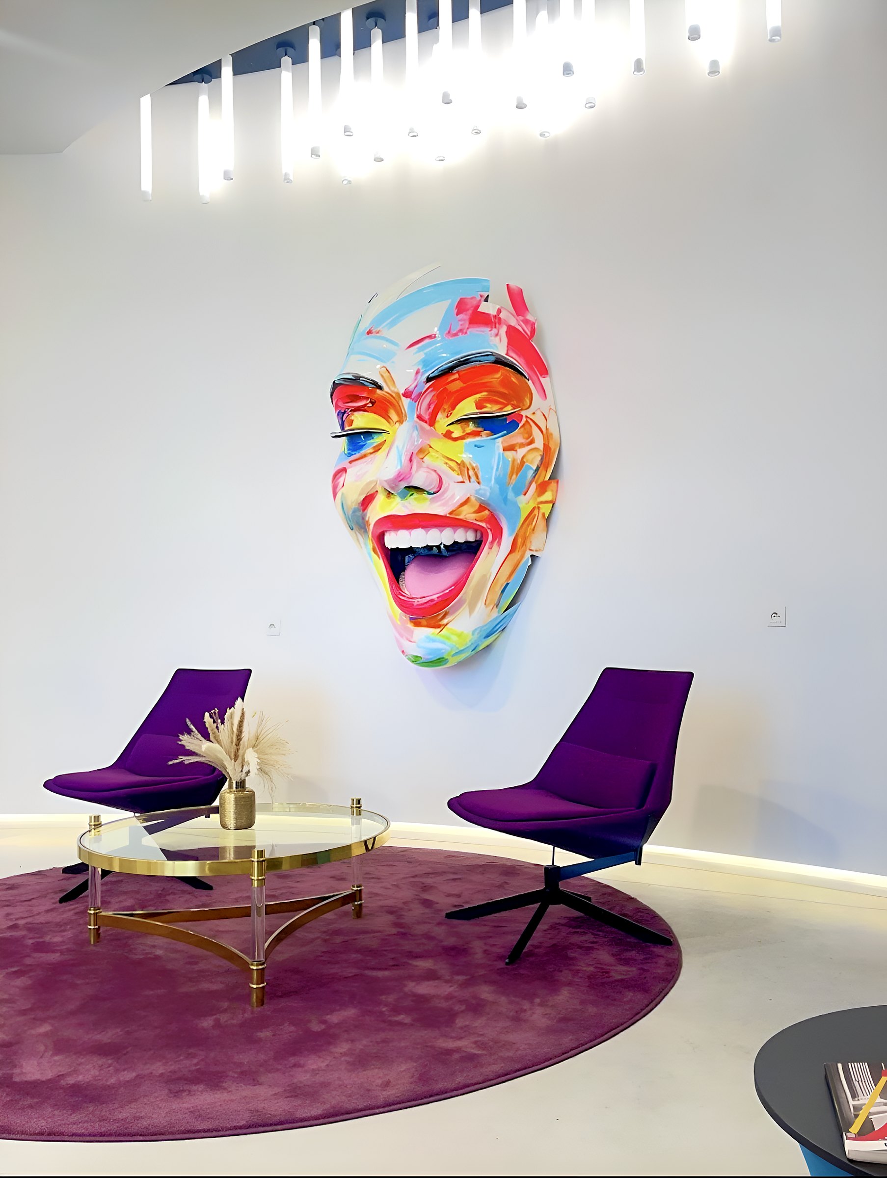 PEBS Forest — Le salon d'attente et son visage pop